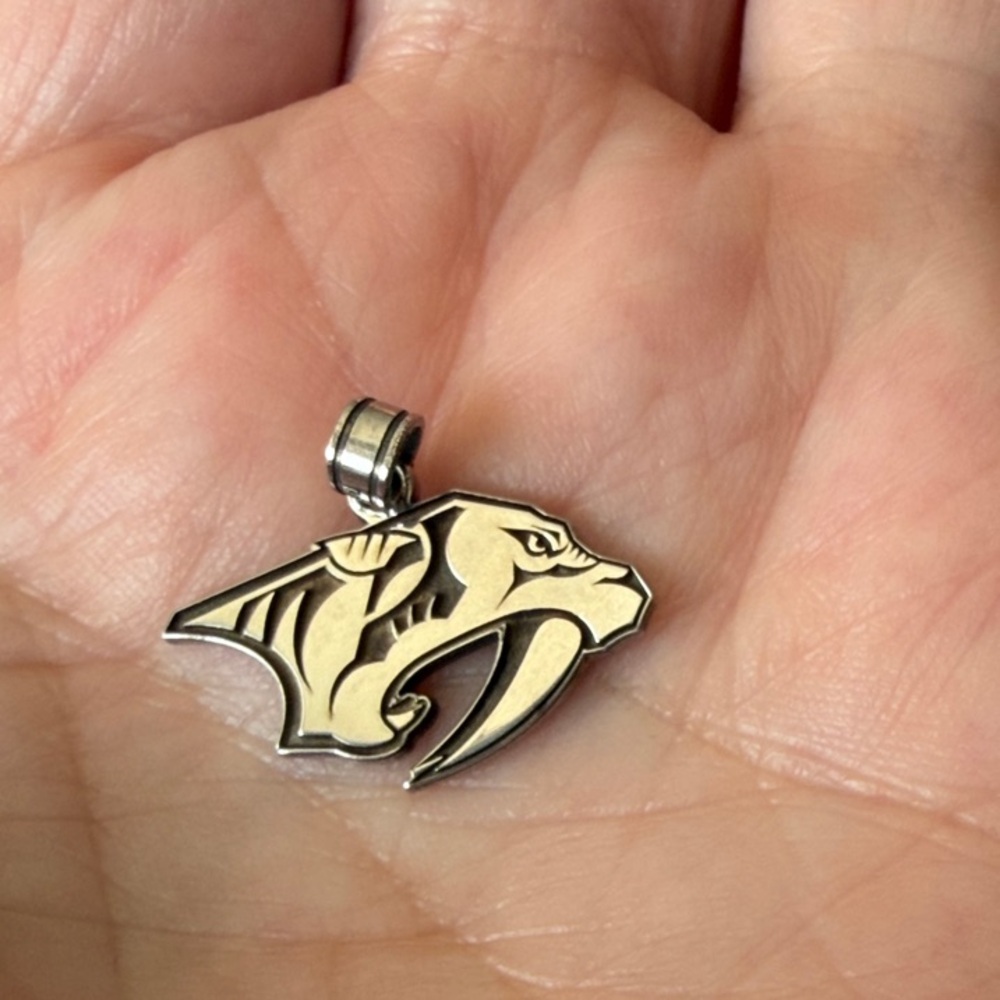 Nashville Predators pendant in sterling silver